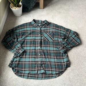 Mountain Hardwear Size XL Blue Plaid Button Down Shirt side button detail